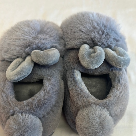 NWOT Gray Cozy bunny slippers with Plush Comfort - Picture 3 of 6